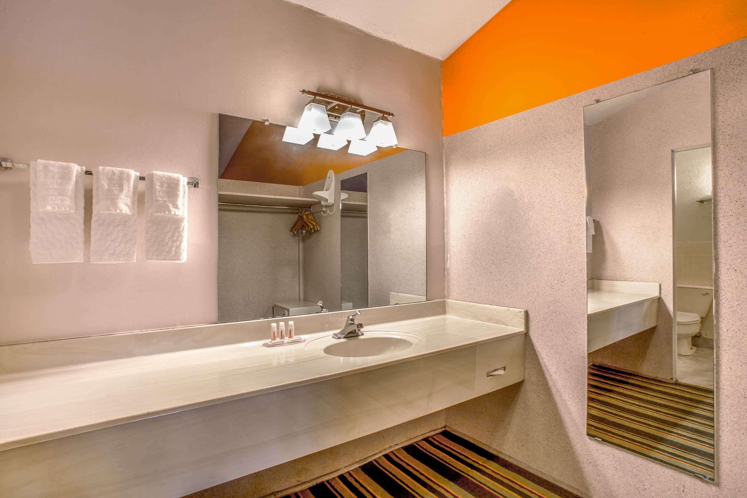 Howard Johnson By Wyndham Phoenix Airport/Downtown Area Exterior foto